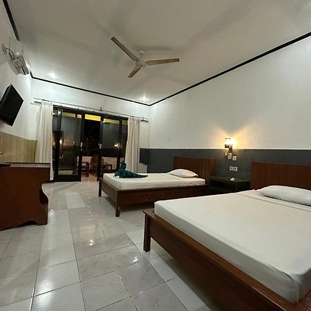 Creative Bungalow Beach Front Gili Trawangan Esterno foto