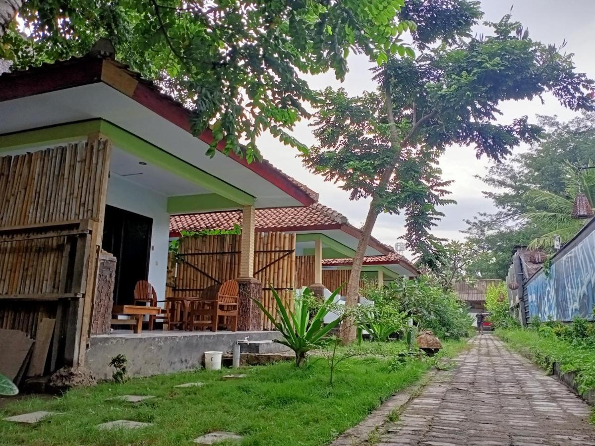 Creative Bungalow Beach Front Gili Trawangan Esterno foto