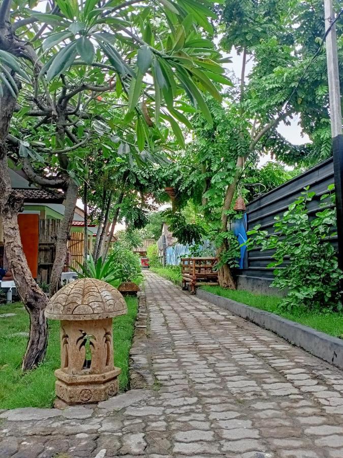 Creative Bungalow Beach Front Gili Trawangan Esterno foto