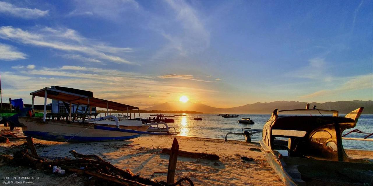 Creative Bungalow Beach Front Gili Trawangan Esterno foto