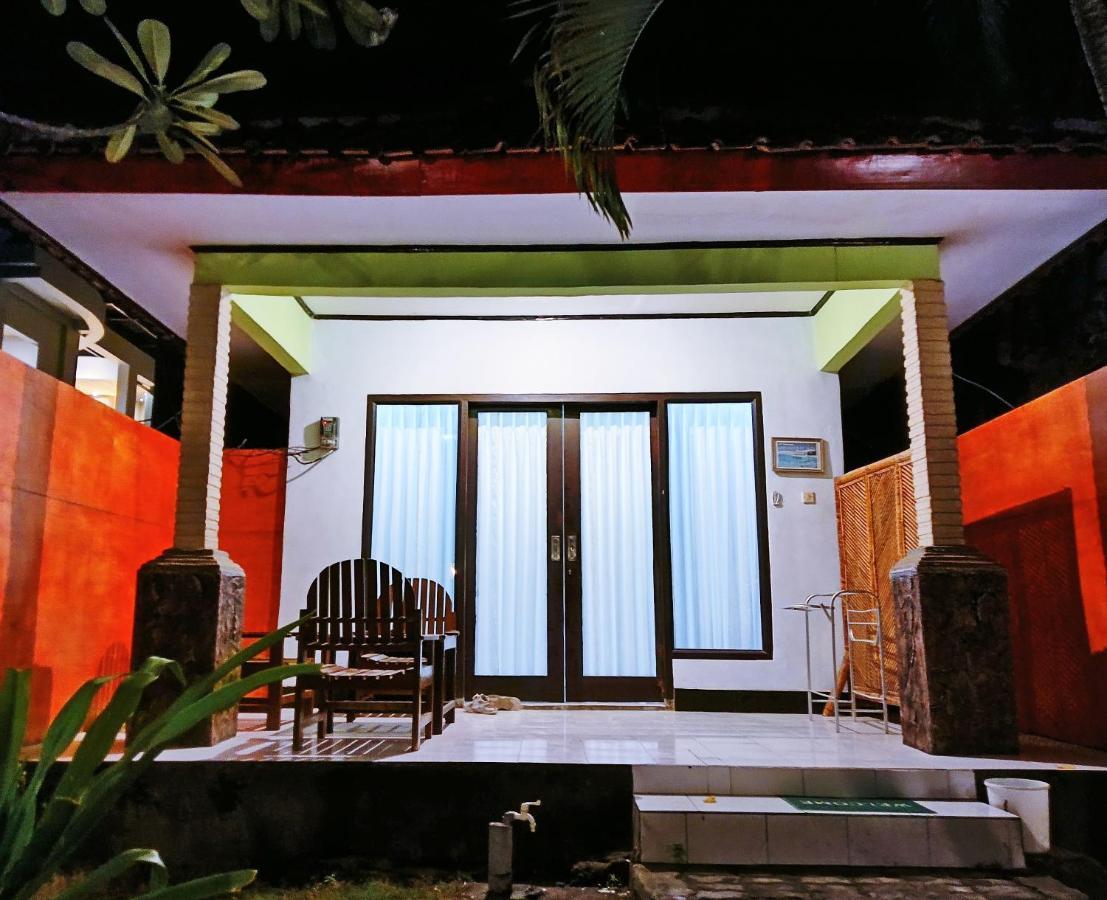 Creative Bungalow Beach Front Gili Trawangan Esterno foto
